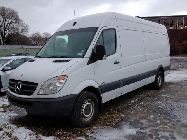 WD3PE8CC8B5573569 - 2011 MERCEDES-BENZ SPRINTER 2 WHITE photo 2