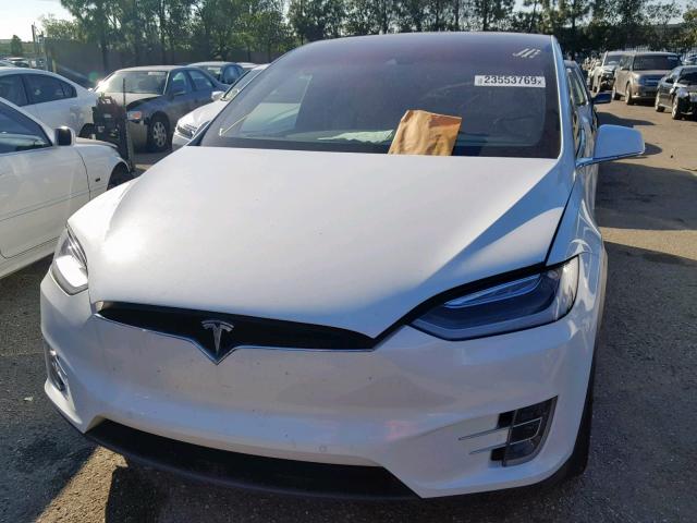 5YJXCBE23GF018967 - 2016 TESLA MODEL X WHITE photo 9