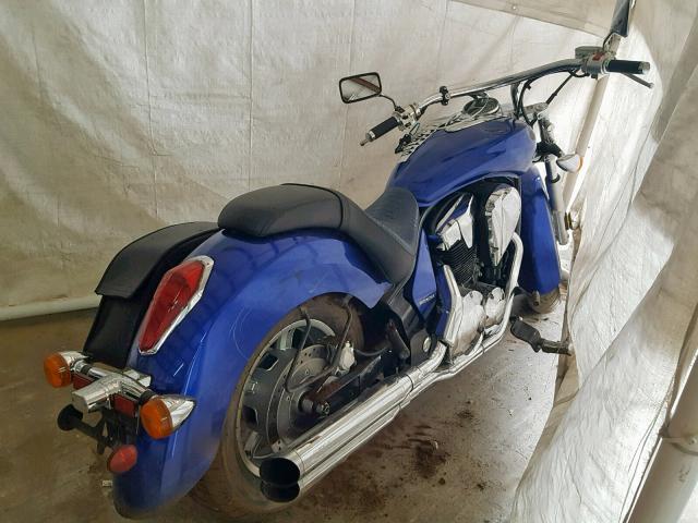 JH2SC6601FK500277 - 2015 HONDA VT1300 CR BLUE photo 4