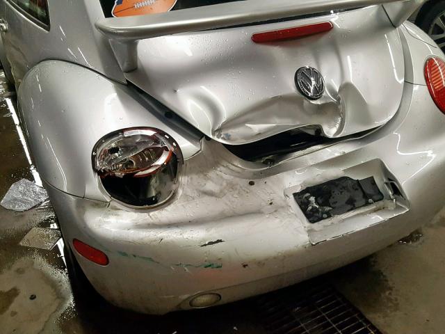 3VWCP21C41M451568 - 2001 VOLKSWAGEN NEW BEETLE Silber Foto 9