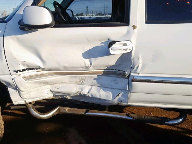 1GKEK13T43R252852 - 2003 GMC YUKON WHITE photo 10