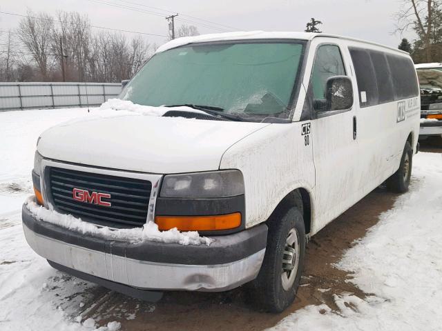 1GJHG39K991155876 - 2009 GMC SAVANA G35 WHITE photo 2