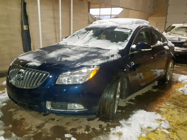 2G4GR5EK3C9151027 - 2012 BUICK REGAL BLUE photo 2