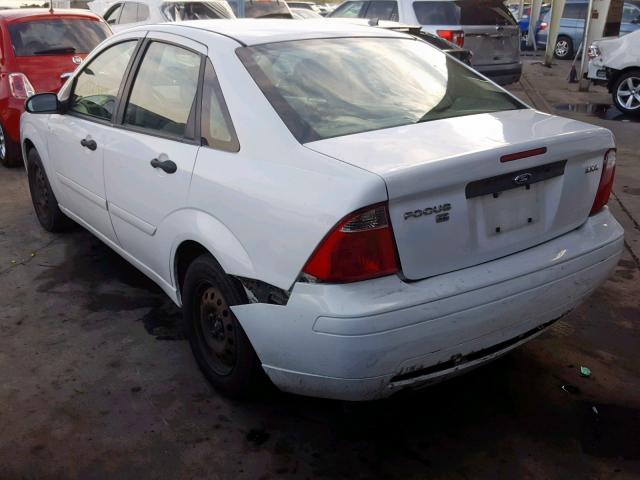 1FAFP34NX6W184985 - 2006 FORD FOCUS ZX4 WHITE photo 3