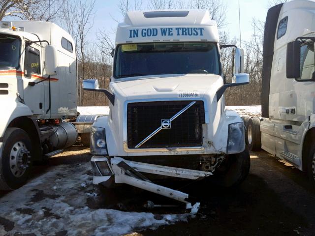 4V4NC9EJ3FN914696 - 2015 VOLVO VN VNL WHITE photo 9