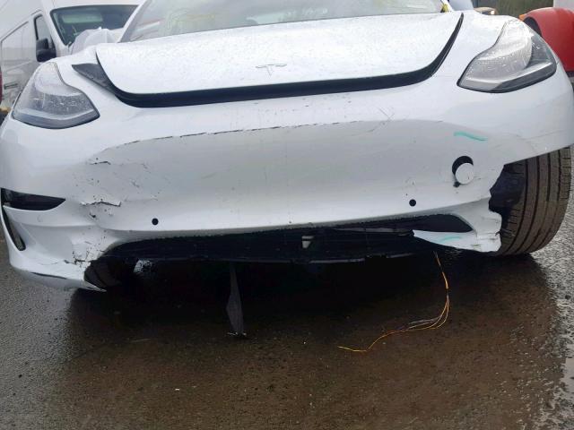 5YJ3E1EB9JF086278 - 2018 TESLA MODEL 3 WHITE photo 9