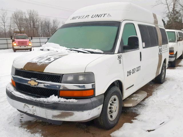 1GBZGZFG2B1133355 - 2011 CHEVROLET EXPRESS Ақ фото 2