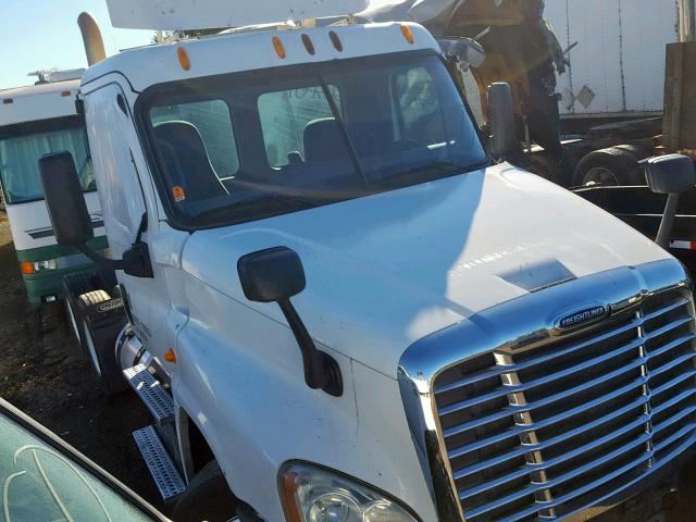 1FUJGEBG0CSBP9488 - 2012 FREIGHTLINER CASCADIA 1 WHITE photo 1