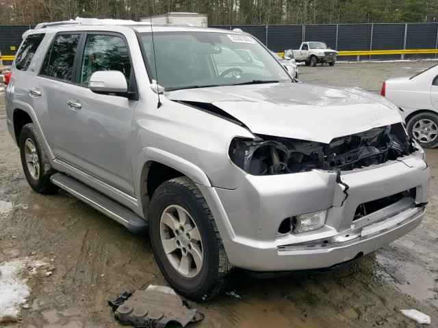 JTEBU5JR8B5043591 - 2011 TOYOTA 4RUNNER SR SILVER photo 1