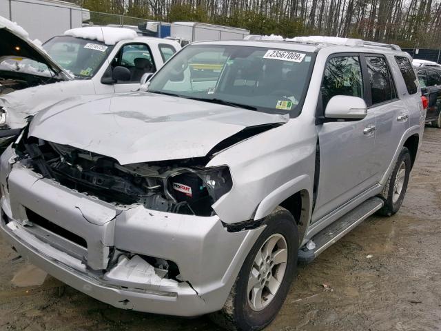 JTEBU5JR8B5043591 - 2011 TOYOTA 4RUNNER SR SILVER photo 2