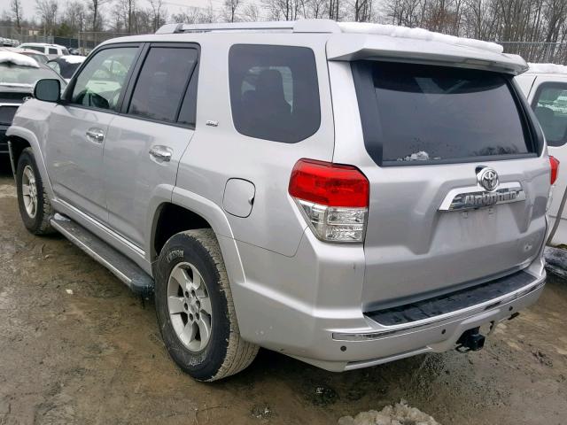 JTEBU5JR8B5043591 - 2011 TOYOTA 4RUNNER SR SILVER photo 3