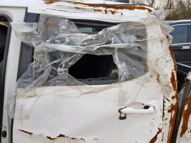 5TFCZ5AN1HX050063 - 2017 TOYOTA TACOMA DOU თეთრი ფოტო 9