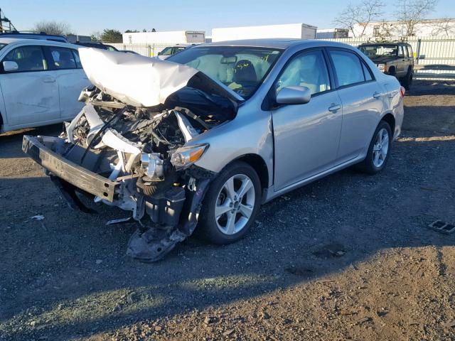 2T1BU4EE6BC618831 - 2011 TOYOTA COROLLA BA SILVER photo 2