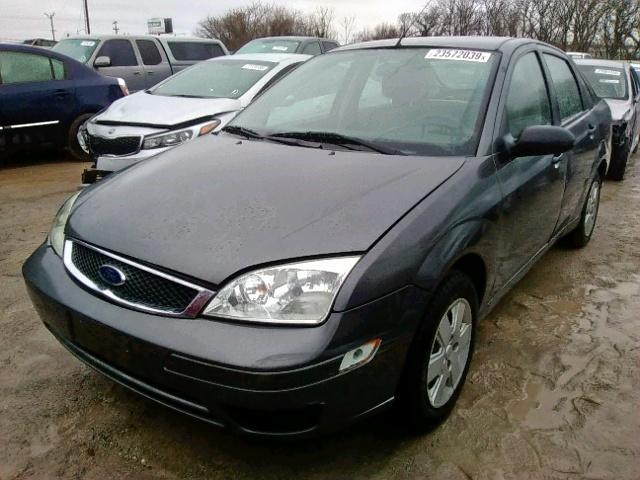 1FAHP34N26W137149 - 2006 FORD FOCUS ZX4 GRAY photo 2