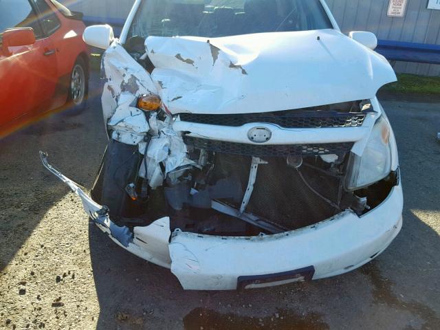 JTKKT624465010568 - 2006 TOYOTA SCION XA WHITE photo 9