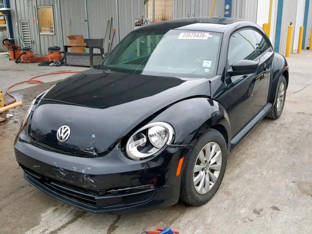 3VWFP7AT4DM692240 - 2013 VOLKSWAGEN BEETLE BLACK photo 2