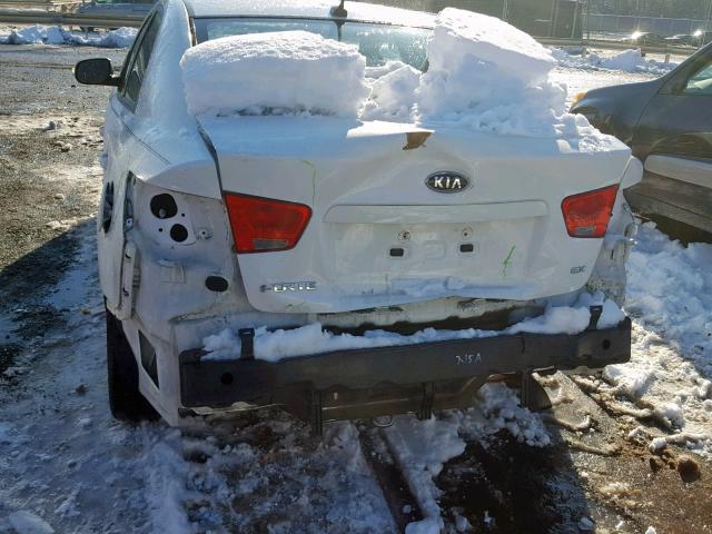 KNAFU4A20A5850718 - 2010 KIA FORTE EX WHITE photo 9