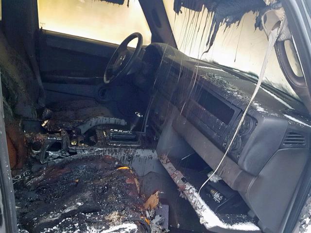 1J8HG48K96C123498 - 2006 JEEP COMMANDER BLACK photo 5