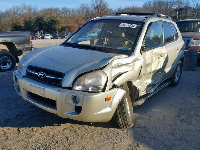 KM8JN72DX8U908423 - 2008 HYUNDAI TUCSON SE GOLD photo 2