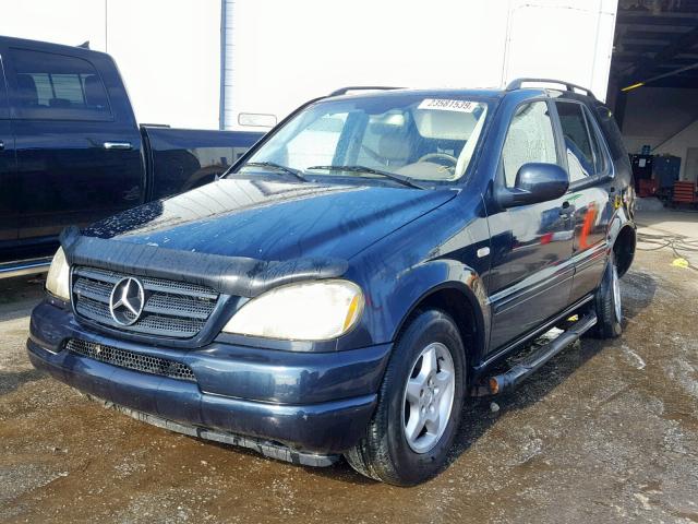 4JGAB54E91A248773 - 2001 MERCEDES-BENZ ML 320 BLUE photo 2