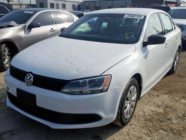 3VW2K7AJ2EM304547 - 2014 VOLKSWAGEN JETTA BASE WHITE photo 2