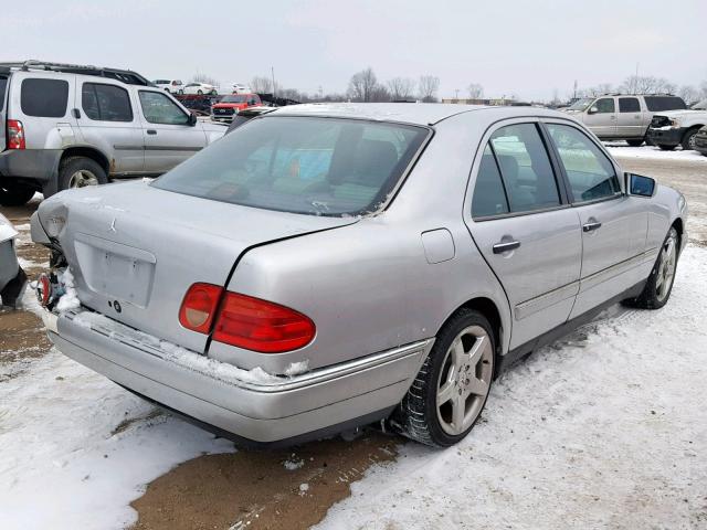 WDBJF55F0VJ033027 - 1997 MERCEDES-BENZ E 320 SILVER photo 4