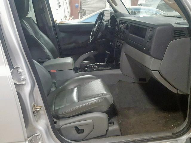 1J8HG48N26C230645 - 2006 JEEP COMMANDER SILVER photo 5