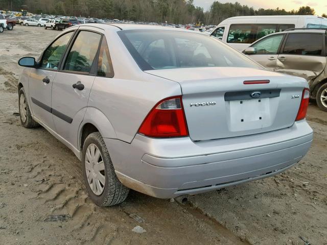 1FAFP34N35W128983 - 2005 FORD FOCUS ZX4 SILVER photo 3