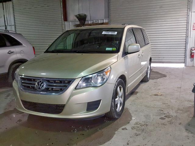 2V4RW3DG0BR766534 - 2011 VOLKSWAGEN ROUTAN SE TAN photo 2