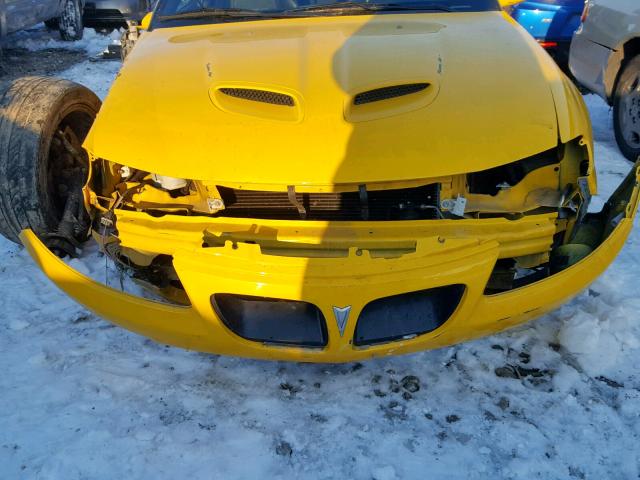 6G2VX12G24L303715 - 2004 PONTIAC GTO YELLOW photo 9