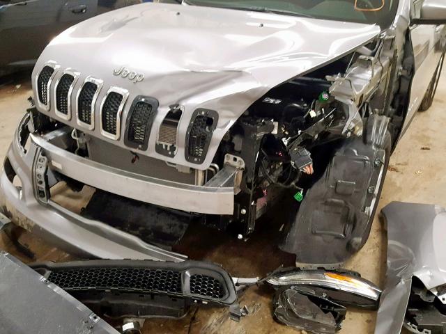 1C4PJLCB4JD540200 - 2018 JEEP CHEROKEE L SILVER photo 9