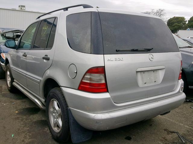 4JGAB54E5XA114674 - 1999 MERCEDES-BENZ ML 320 SILVER photo 3