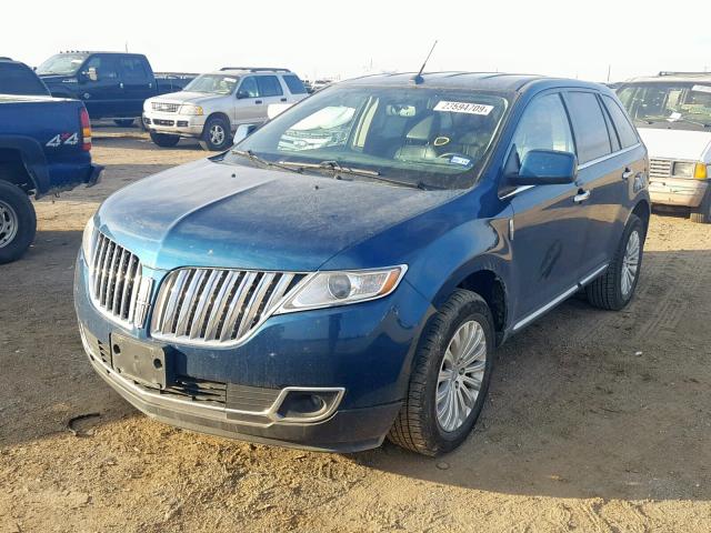 2LMDJ6JK8BBJ00950 - 2011 LINCOLN MKX TURQUOISE photo 2