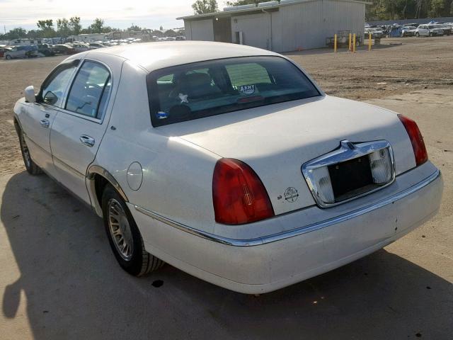 1LNHM83W61Y611686 - 2001 LINCOLN TOWN CAR C WHITE photo 3