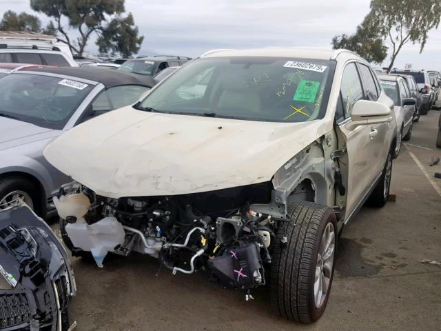 5LMCJ2C94JUL29271 - 2018 LINCOLN MKC SELECT BEIGE photo 2