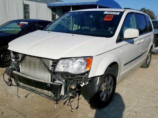 2A4RR5DG6BR665053 - 2011 CHRYSLER TOWN & COU WHITE photo 2