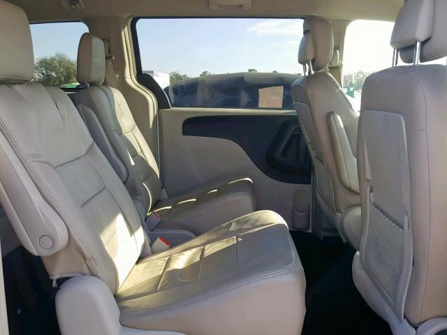 2A4RR5DG6BR665053 - 2011 CHRYSLER TOWN & COU WHITE photo 6