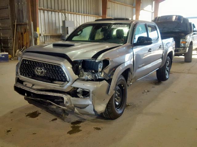 5TFCZ5AN5JX151211 - 2018 TOYOTA TACOMA DOU ვერცხლისფერი ფოტო 2