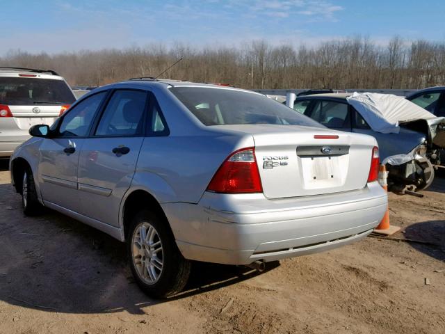 1FAHP34N47W134027 - 2007 FORD FOCUS ZX4 SILVER photo 3