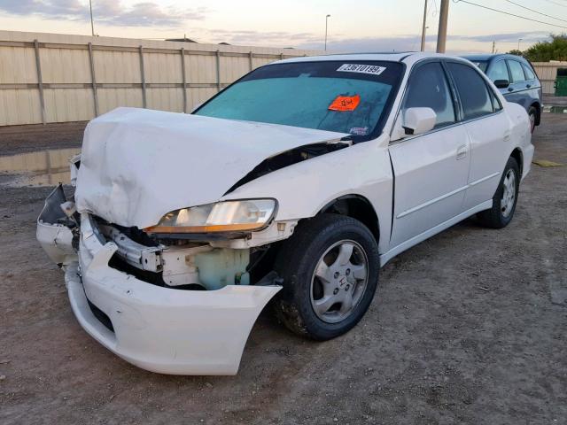 1HGCG6671XA056728 - 1999 HONDA ACCORD EX WHITE photo 2