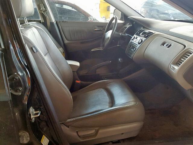 1HGCG1651YA031962 - 2000 HONDA ACCORD EX შავი ფოტო 5