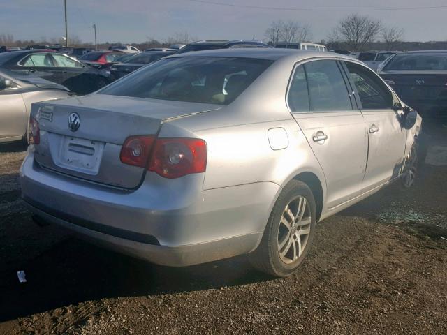 3VWRF71KX6M628424 - 2006 VOLKSWAGEN JETTA 2.5 SILVER photo 4