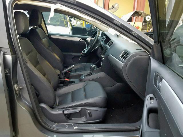 3VWD07AJ9EM212804 - 2014 VOLKSWAGEN JETTA SE GRAY photo 5