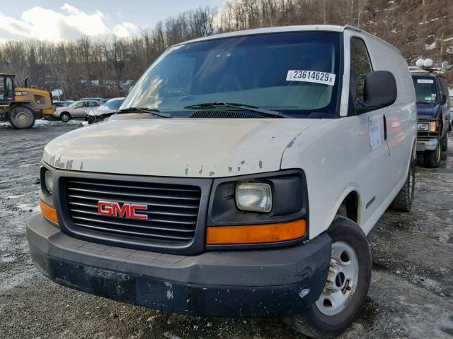 1GTHG35U831133583 - 2003 GMC SAVANA G35 WHITE photo 2