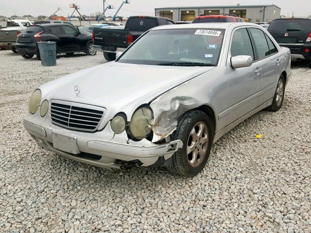 WDBJF65J42B464678 - 2002 MERCEDES-BENZ E 320 SILVER photo 2