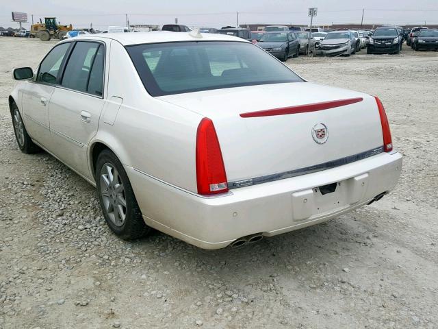 1G6KD5E6XBU150607 - 2011 CADILLAC DTS LUXURY CREAM photo 3