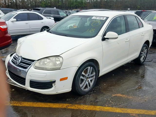 3VWRF71K86M709504 - 2006 VOLKSWAGEN JETTA 2.5 WHITE photo 2