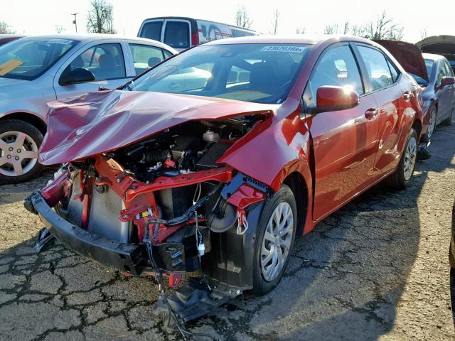 2T1BURHE5JC066780 - 2018 TOYOTA COROLLA L RED photo 2