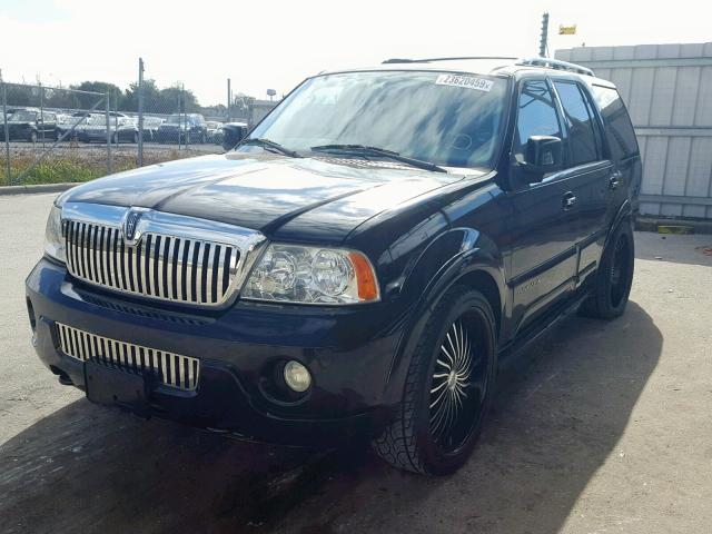 5LMFU28R94LJ15660 - 2004 LINCOLN NAVIGATOR Schwarz Foto 2