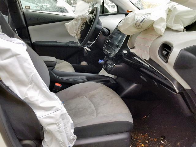 JTDKBRFU2H3546147 - 2017 TOYOTA PRIUS WHITE photo 5